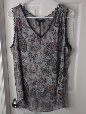 White House Black Market Gray Paisley Lace-Trim Camisole Size L